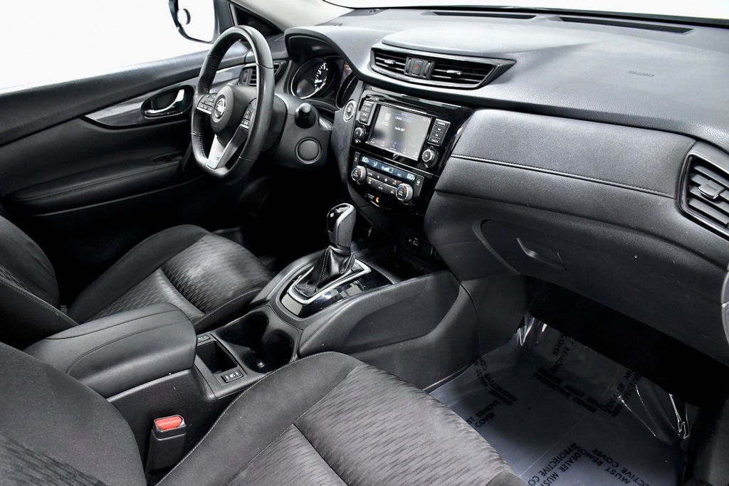 2020 Nissan Rogue FWD SV - 22912107 - 16