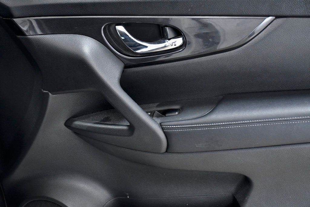 2020 Nissan Rogue FWD SV - 22912107 - 17