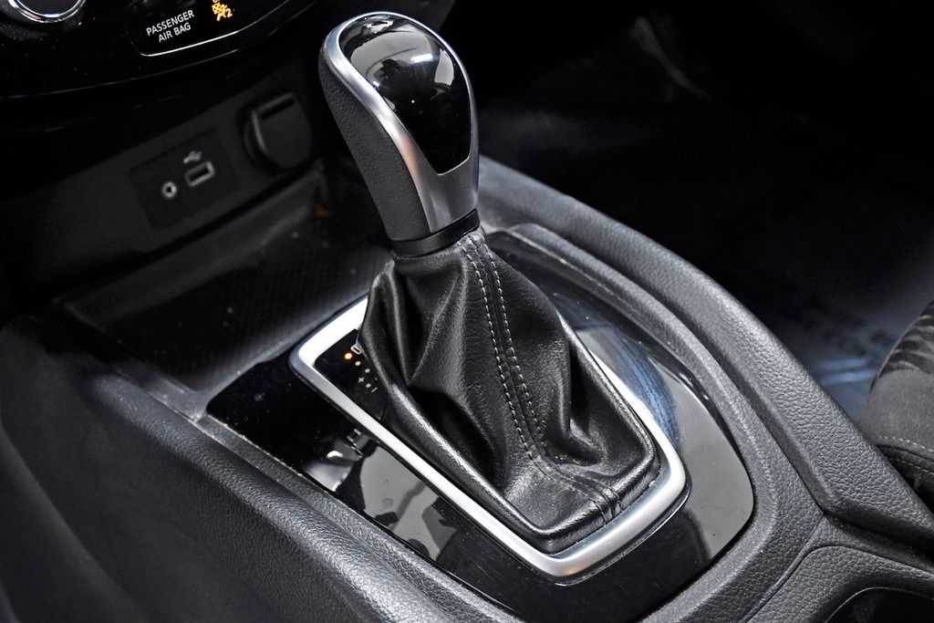 2020 Nissan Rogue FWD SV - 22912107 - 24