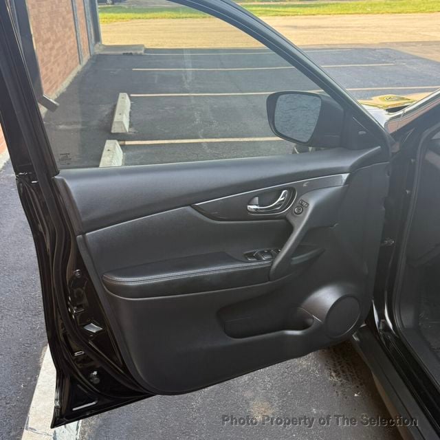 2020 Nissan Rogue FWD SV w/BLINDSPOT, LANE DEPARTURE & APPLE CARPLAY - 23065197 - 17