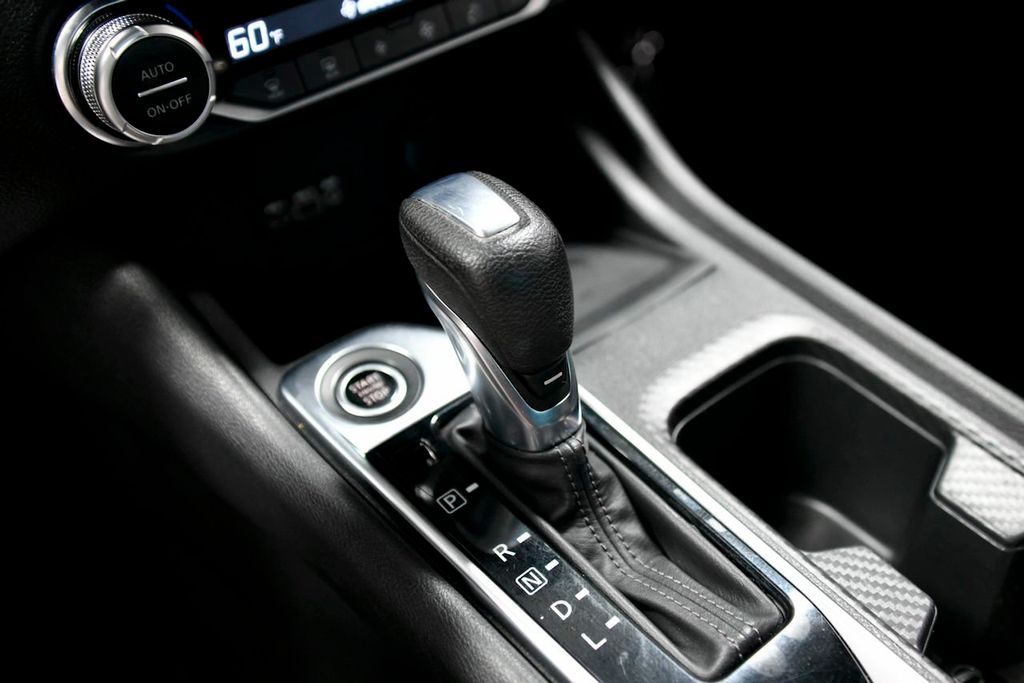 2020 Nissan Sentra SV CVT - 22185343 - 24