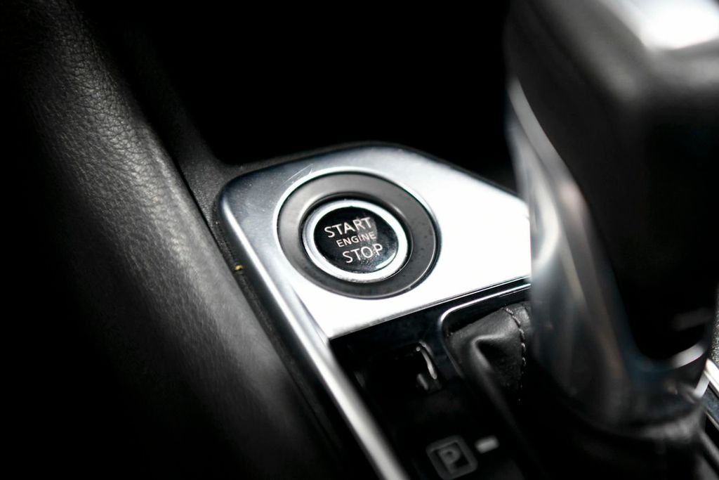 2020 Nissan Sentra SV CVT - 22185343 - 25