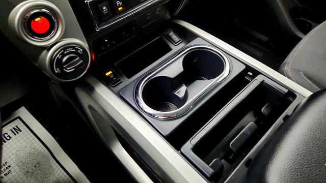 2020 Nissan Titan 4x4 Crew Cab SV with Convenience, Utility & Tow Packages - 22967432 - 15