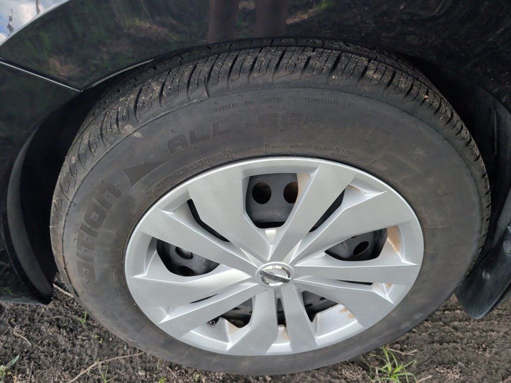 Nissan VERSA S photo 10