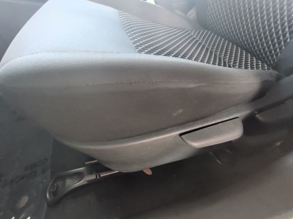 Nissan VERSA S photo 13