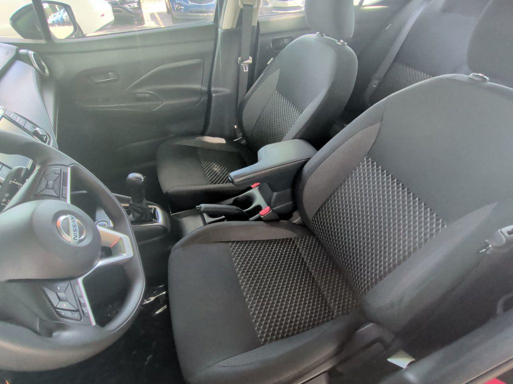 Nissan VERSA S photo 14