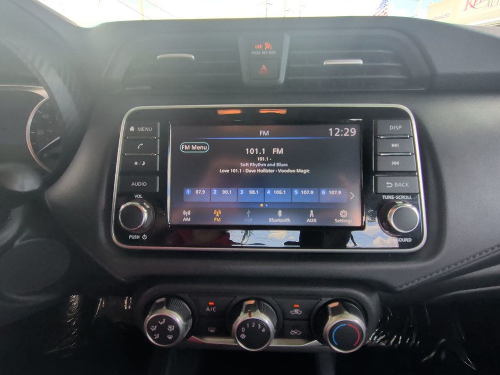 Nissan VERSA S photo 17