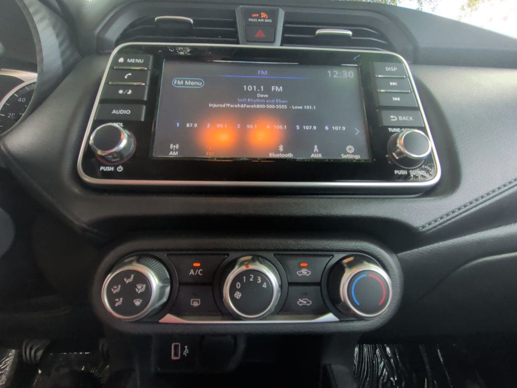 Nissan VERSA S photo 19