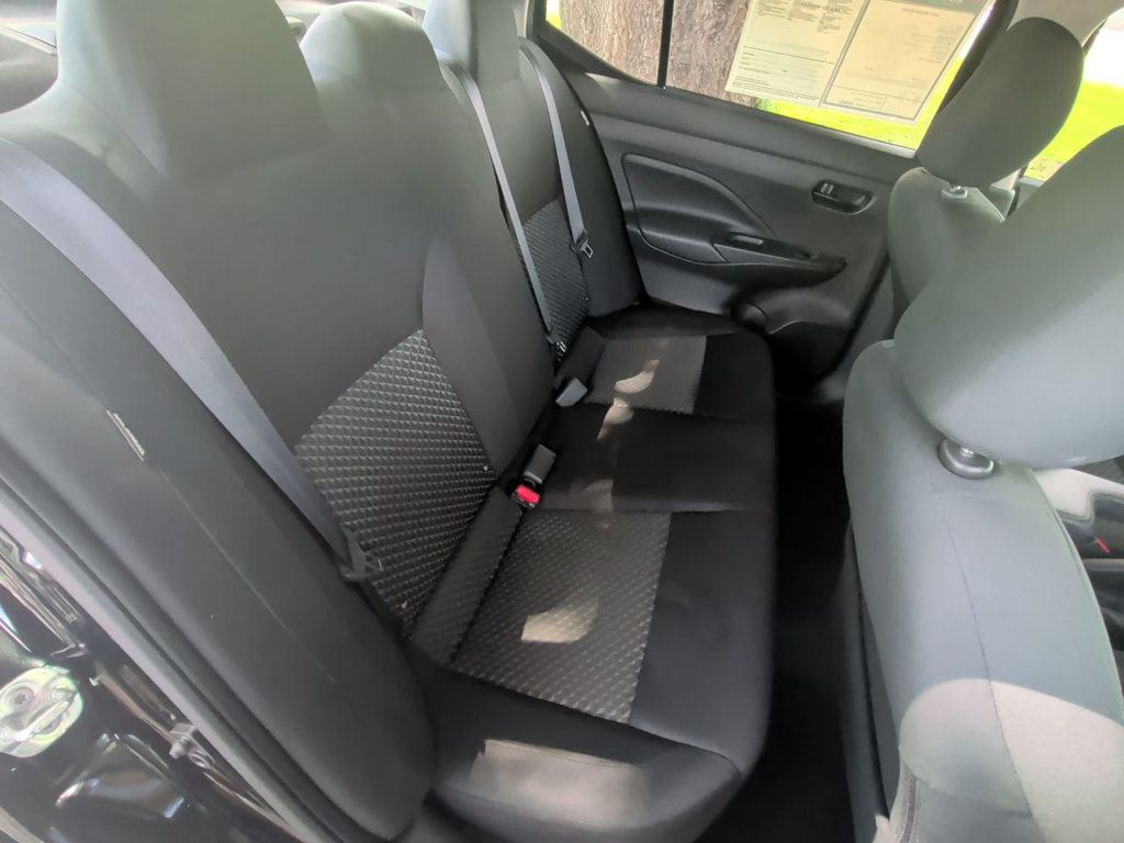 Nissan VERSA S photo 21