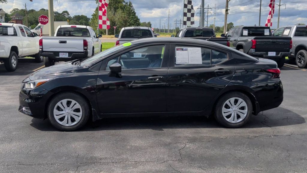 Nissan VERSA S photo 5