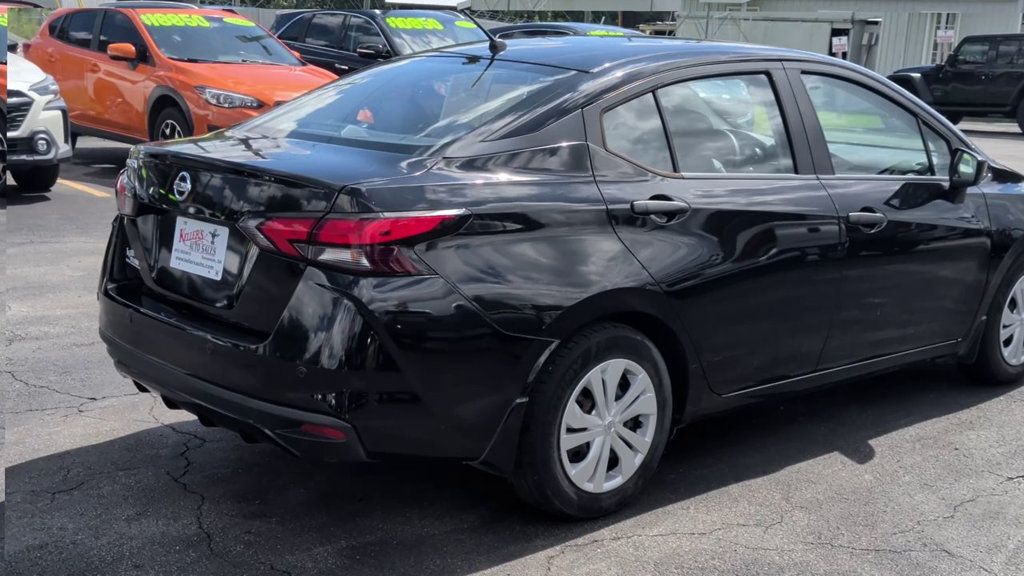 Nissan VERSA S photo 8