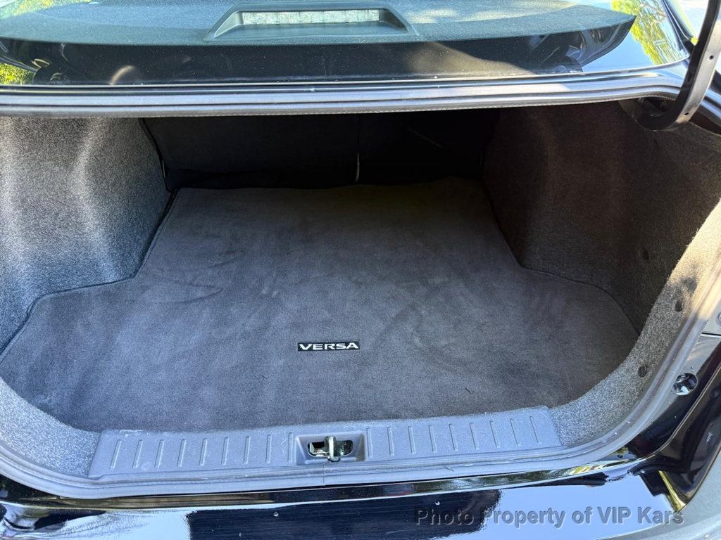2020 Nissan Versa Sedan SV CVT - 23027436 - 20