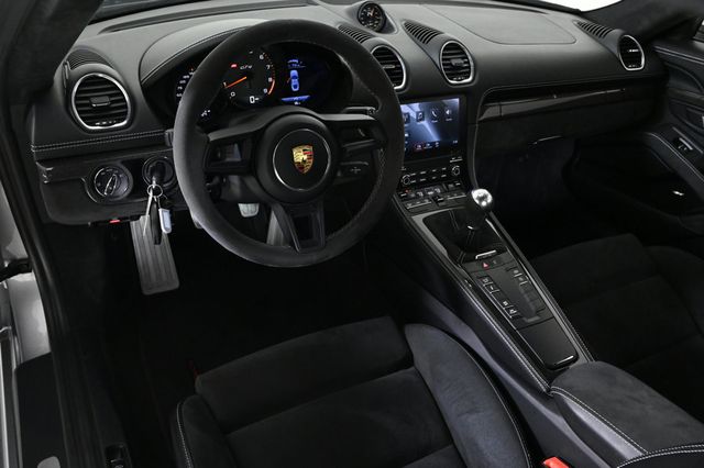 2020 Porsche 718 Cayman GT4 - 22907063 - 3