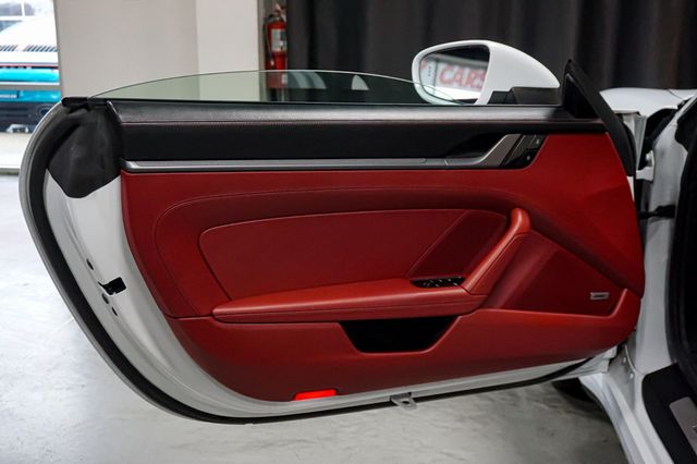 2020 Porsche 911 *911 Carrera* *Cabriolet* *White/Red* *Sport Package* - 22961975 - 27