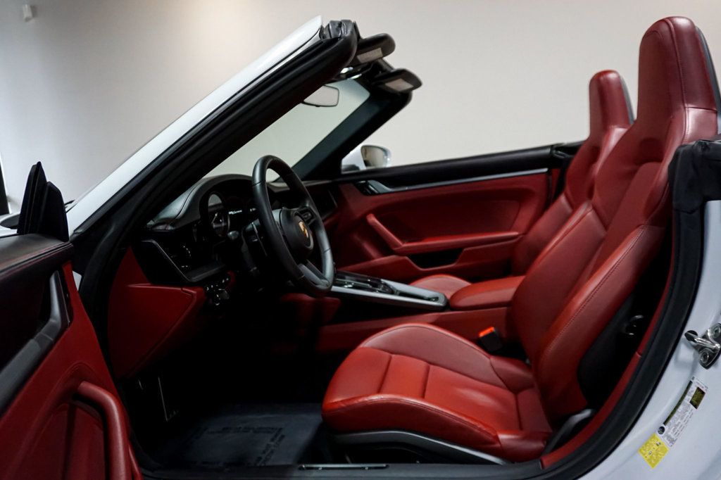 2020 Porsche 911 *911 Carrera* *Cabriolet* *White/Red* *Sport Package* - 22961975 - 6