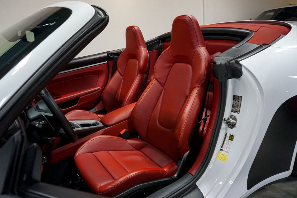 2020 Porsche 911 *911 Carrera* *Cabriolet* *White/Red* *Sport Package* - 22961975 - 7