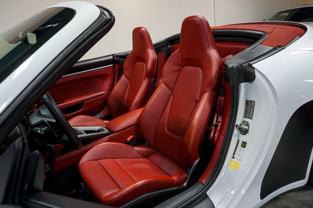 2020 Porsche 911 *911 Carrera* *Cabriolet* *White/Red* *Sport Package* - 22961975 - 7