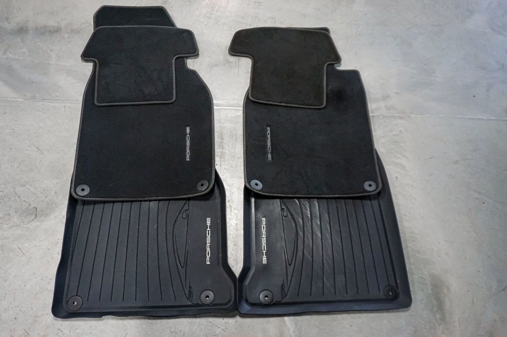 2020 Porsche 911 *911 Carrera* *Cabriolet* *White/Red* *Sport Package* - 22961975 - 95