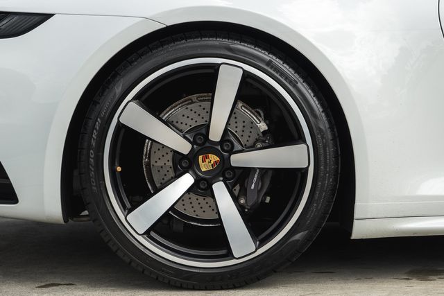 2020 Porsche 911 Carrera - 22285233 - 11