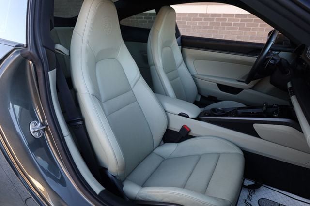 2020 Porsche 911 Carrera Coupe w/ Premium Pkg! - 22938594 - 12