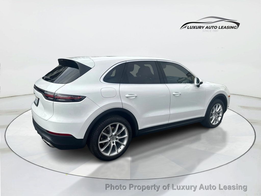 2020 Porsche Cayenne photo 3