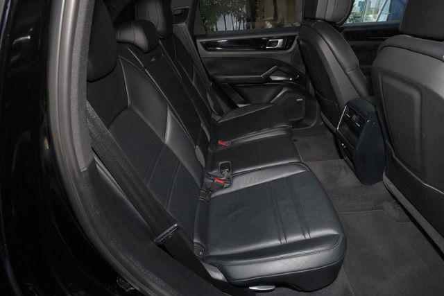 2020 Porsche Cayenne AWD - 23084178 - 7