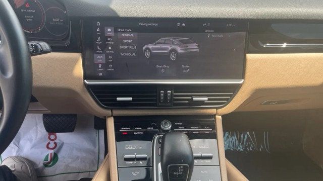 2020 Porsche Cayenne Coupe AWD - 23052475 - 18