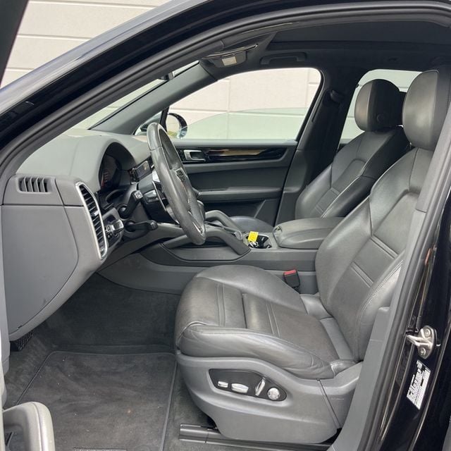 2020 Porsche Cayenne MSRP$85880/PremiumPkg/PanoramicRoof/LaneChangeAssist/NAV - 22969276 - 6