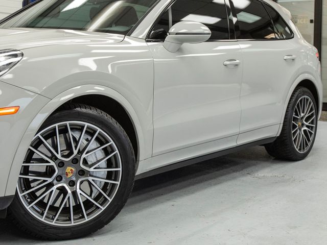 2020 Porsche Cayenne Turbo AWD - 22990015 - 13