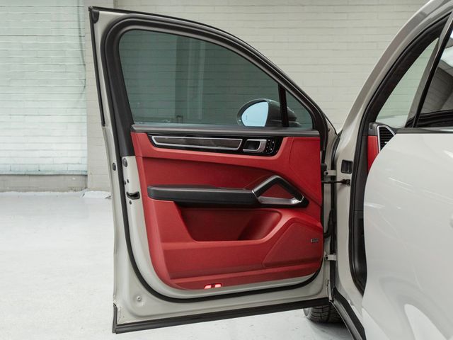 2020 Porsche Cayenne Turbo AWD - 22990015 - 32