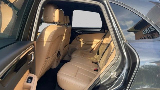 2020 Porsche Macan AWD - 23031412 - 16