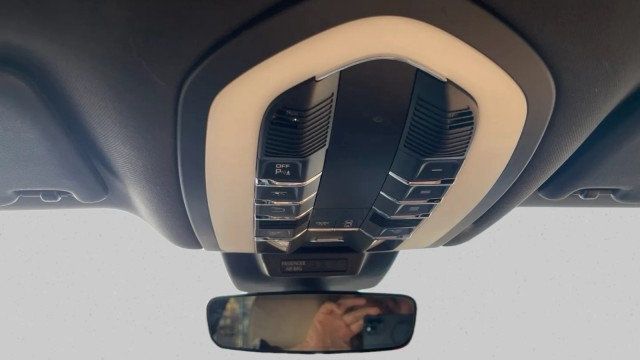2020 Porsche Macan AWD - 23031412 - 22