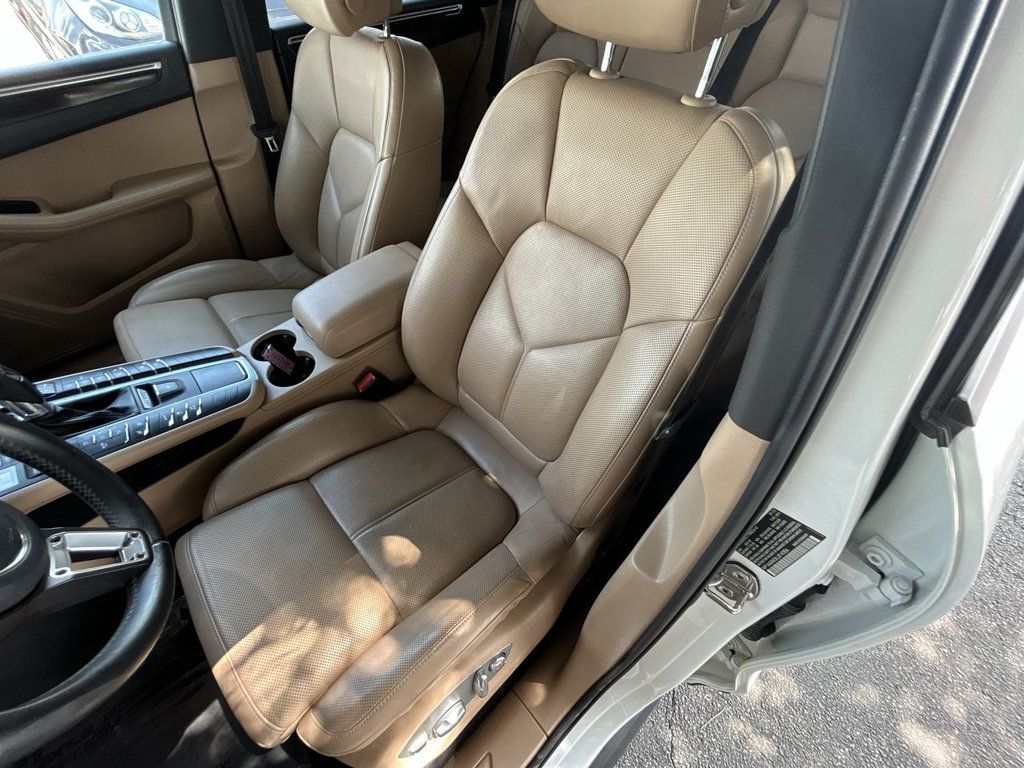 Porsche Macan AWD photo 14