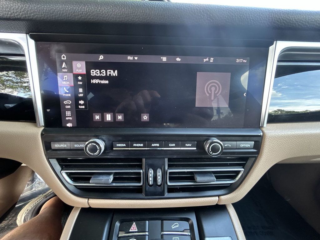 Porsche Macan AWD photo 17