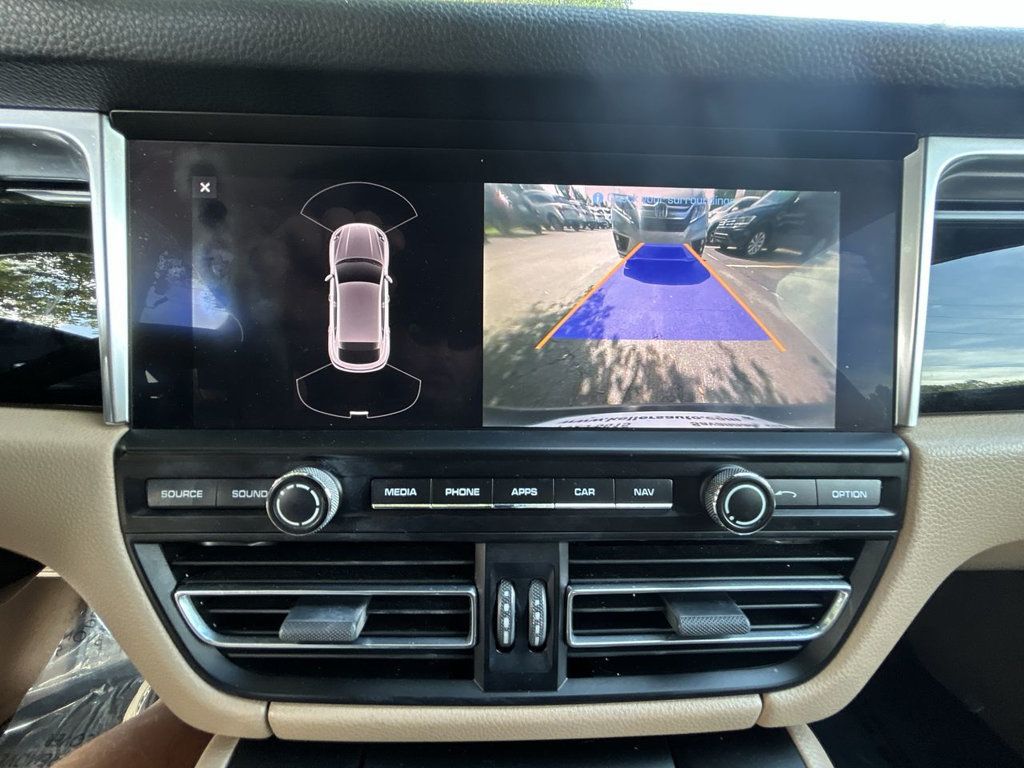 Porsche Macan AWD photo 18