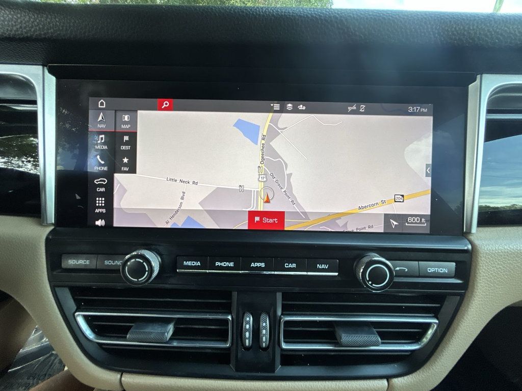 Porsche Macan AWD photo 19