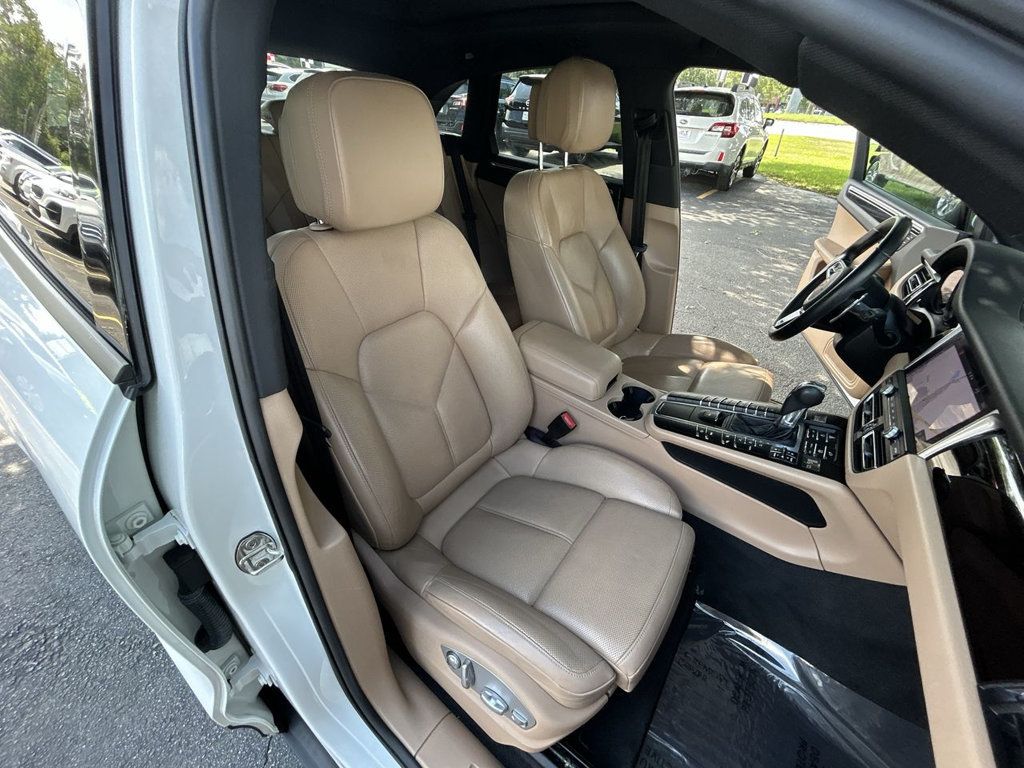 Porsche Macan AWD photo 22