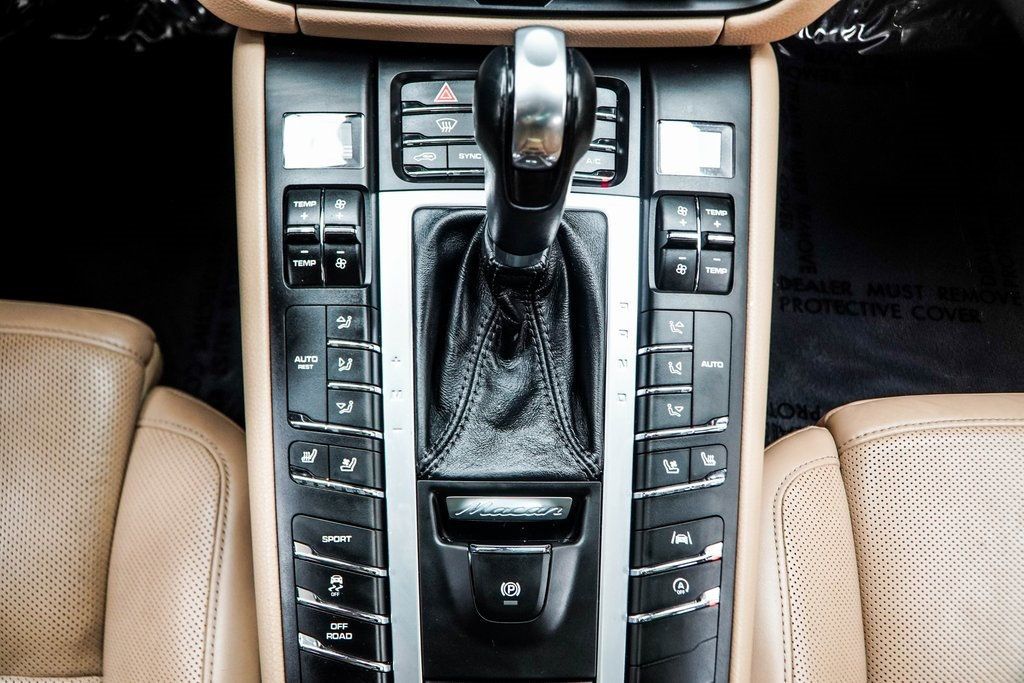 2020 Porsche Macan Base photo 16