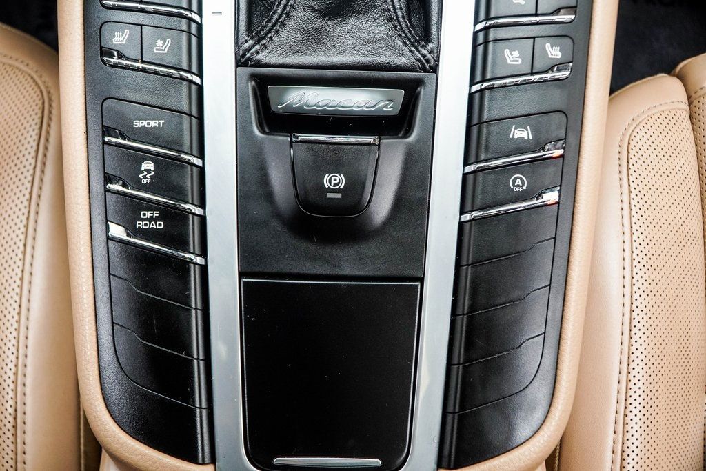 2020 Porsche Macan Base photo 19