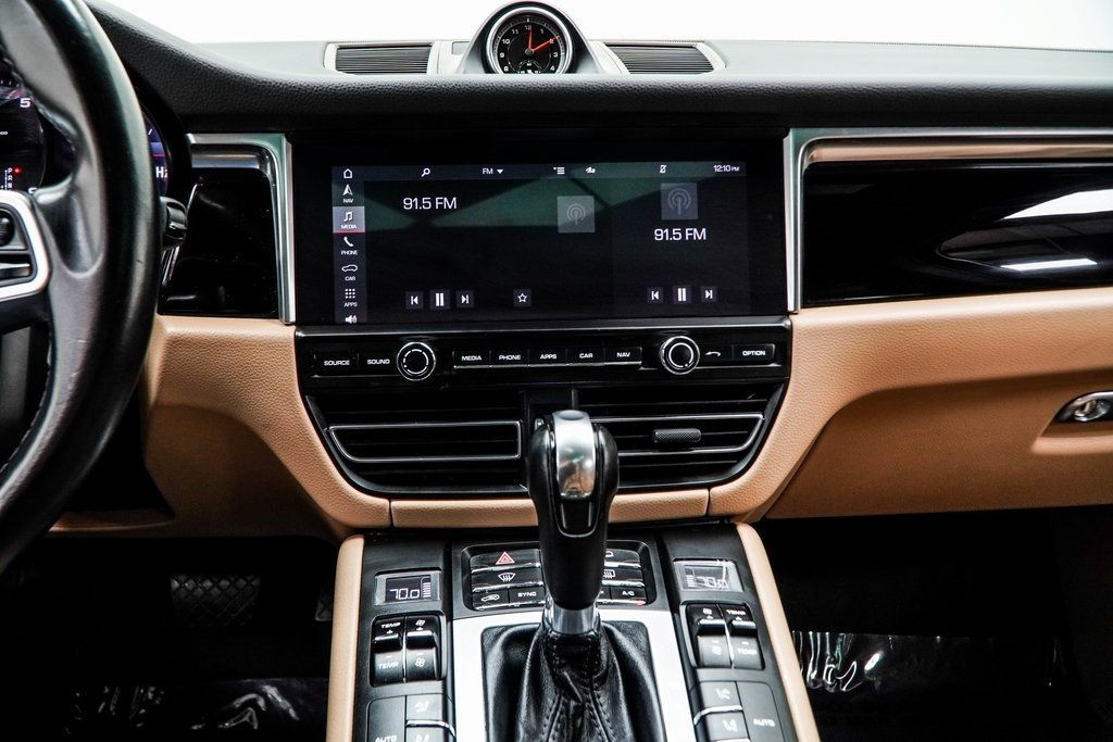 2020 Porsche Macan Base photo 21