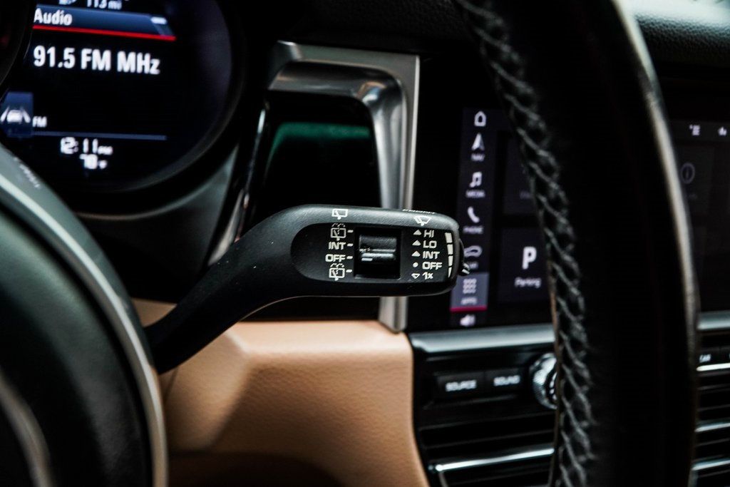 2020 Porsche Macan Base photo 26