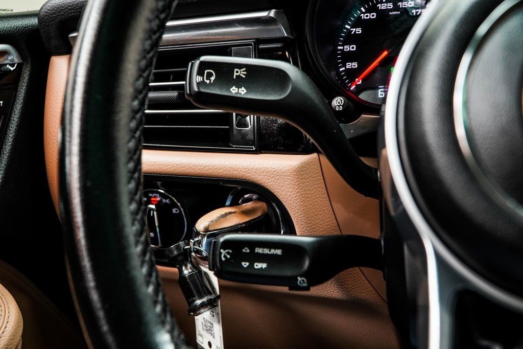 2020 Porsche Macan Base photo 27