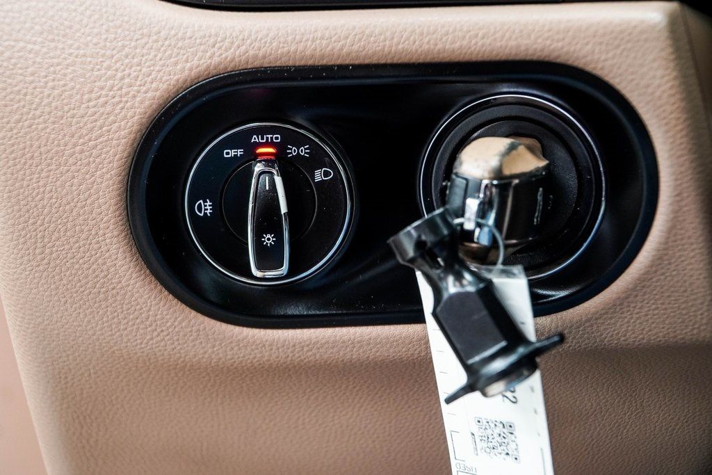 2020 Porsche Macan Base photo 29