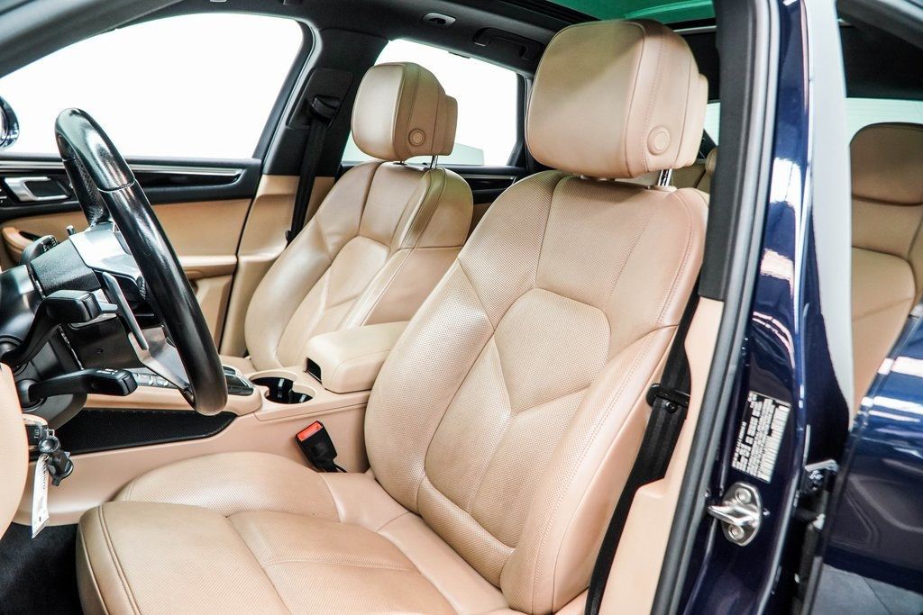 2020 Porsche Macan Base photo 30