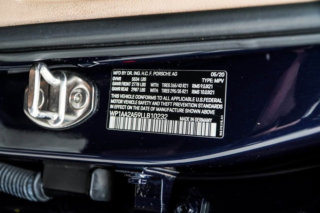 2020 Porsche Macan Base photo 37