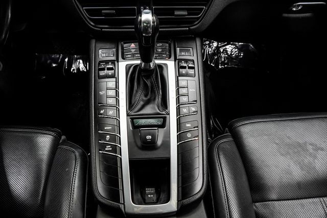 2020 Porsche Macan AWD - 22975010 - 19