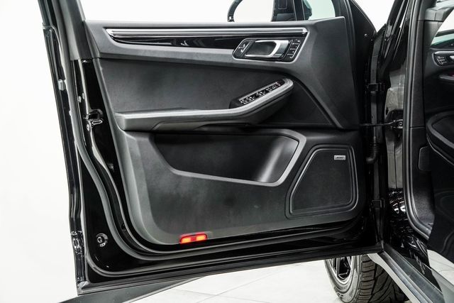 2020 Porsche Macan AWD - 22975010 - 40