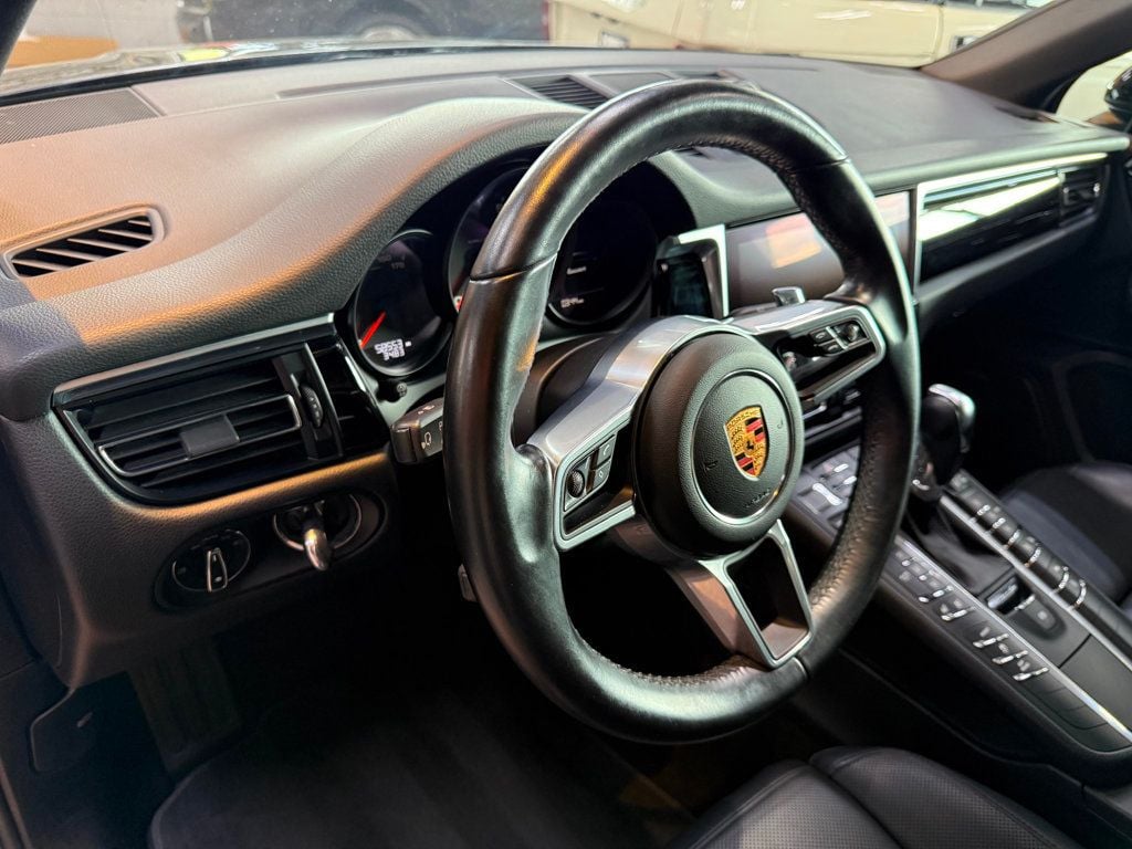2020 Porsche Macan photo 15