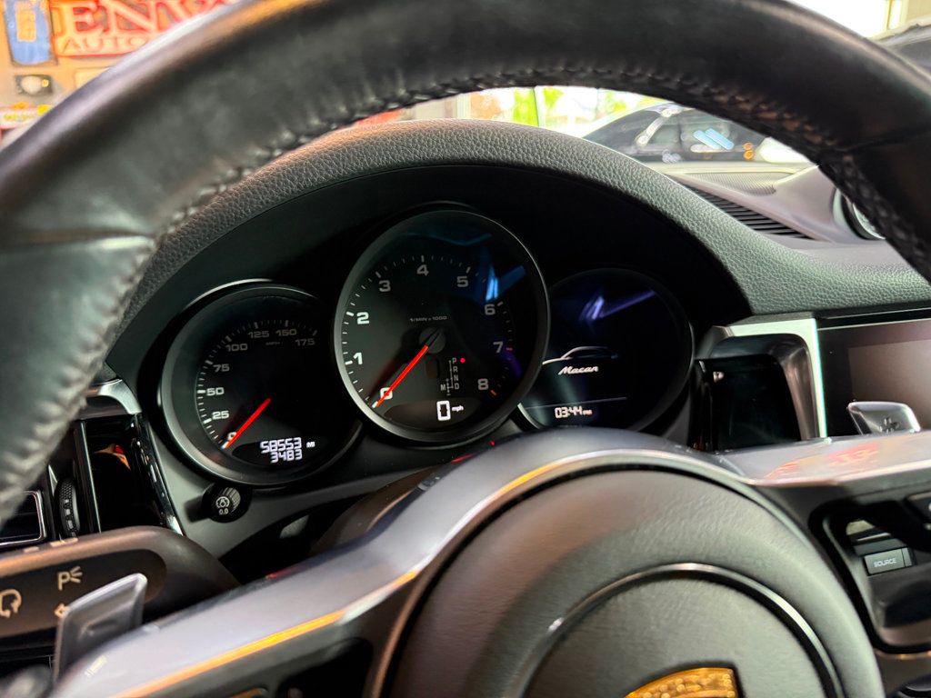2020 Porsche Macan photo 16