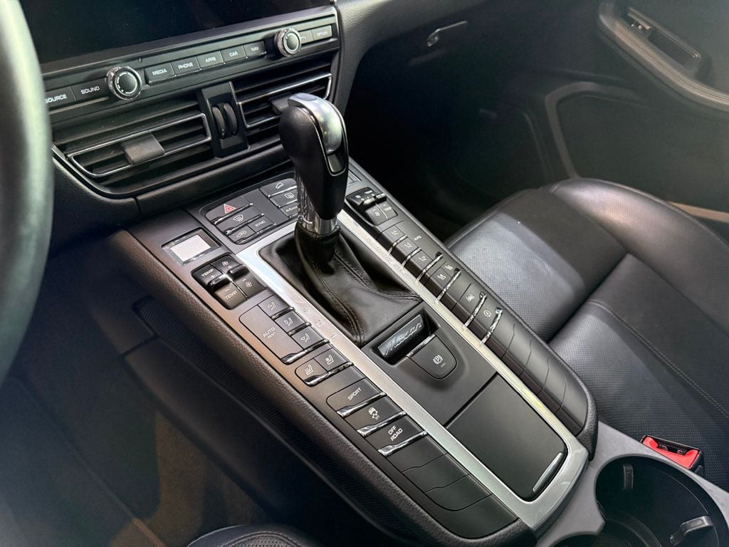 2020 Porsche Macan photo 17